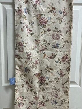 Wedgwood England 1759 Table Runner